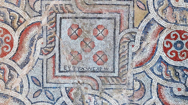 «Кайфуйте!» из начала веков: в Турции нашли мозаику с забавным призывом
